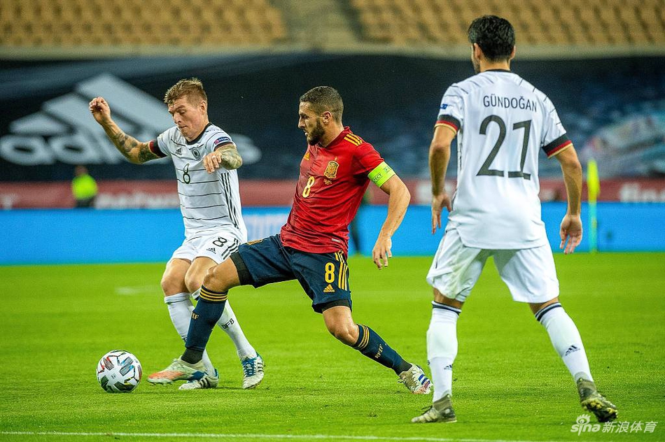 罗马逆转克罗地亚，费兰·托雷斯完成帽子戏法