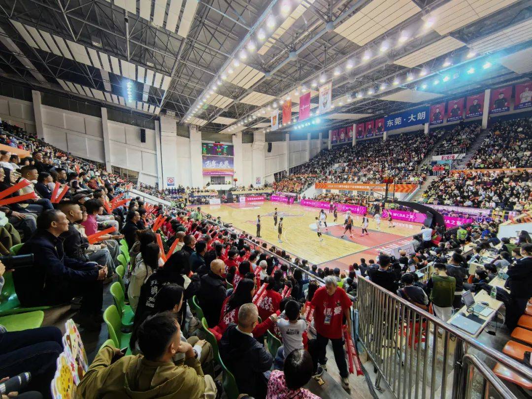 篮球国际邀请赛决赛大幕拉开,各队全力冲击 篮球国际邀请赛决赛大幕拉开,各队全力冲击