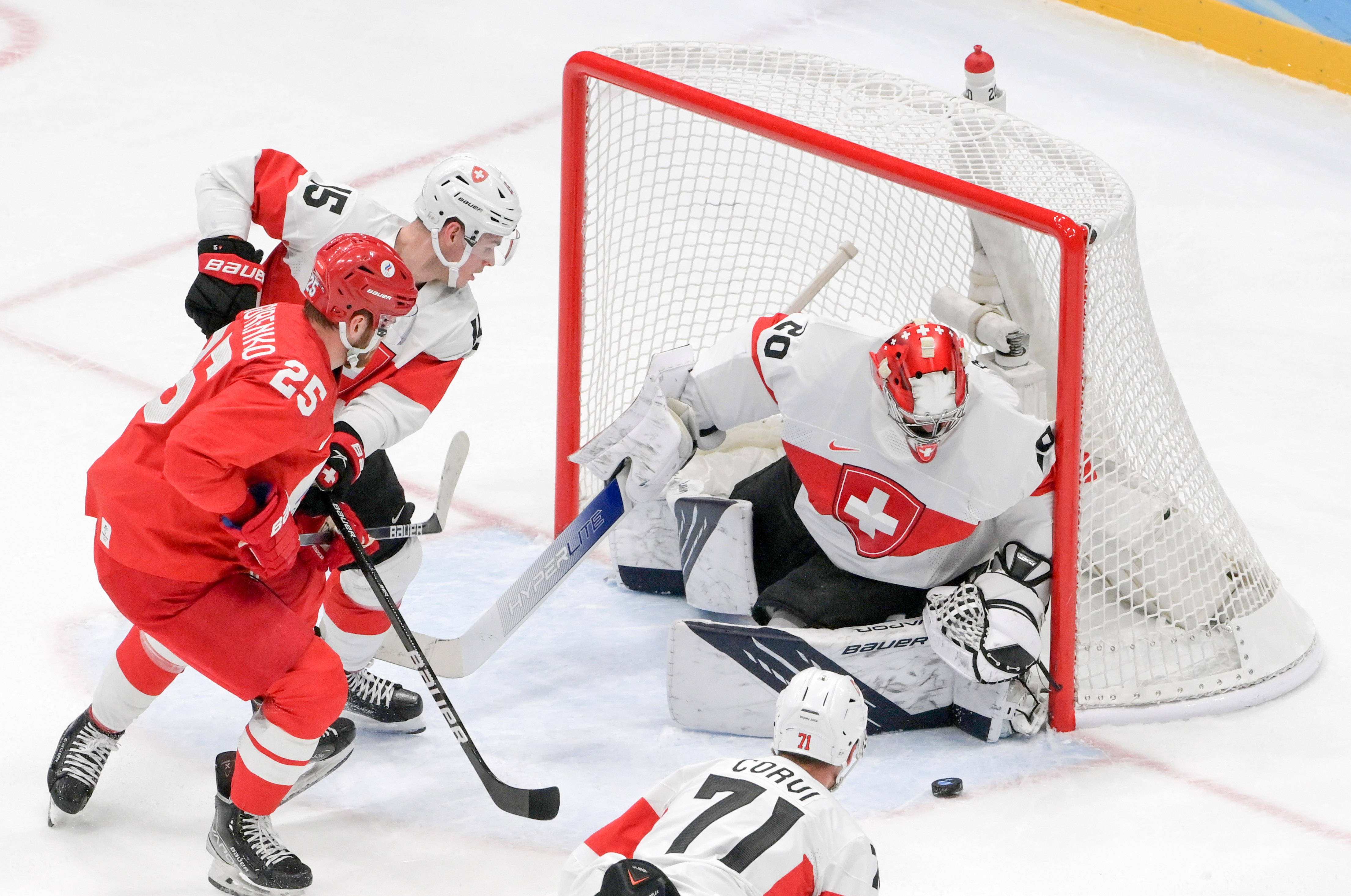 IM体育下载-瑞士冰球队大放异彩，实力尽显