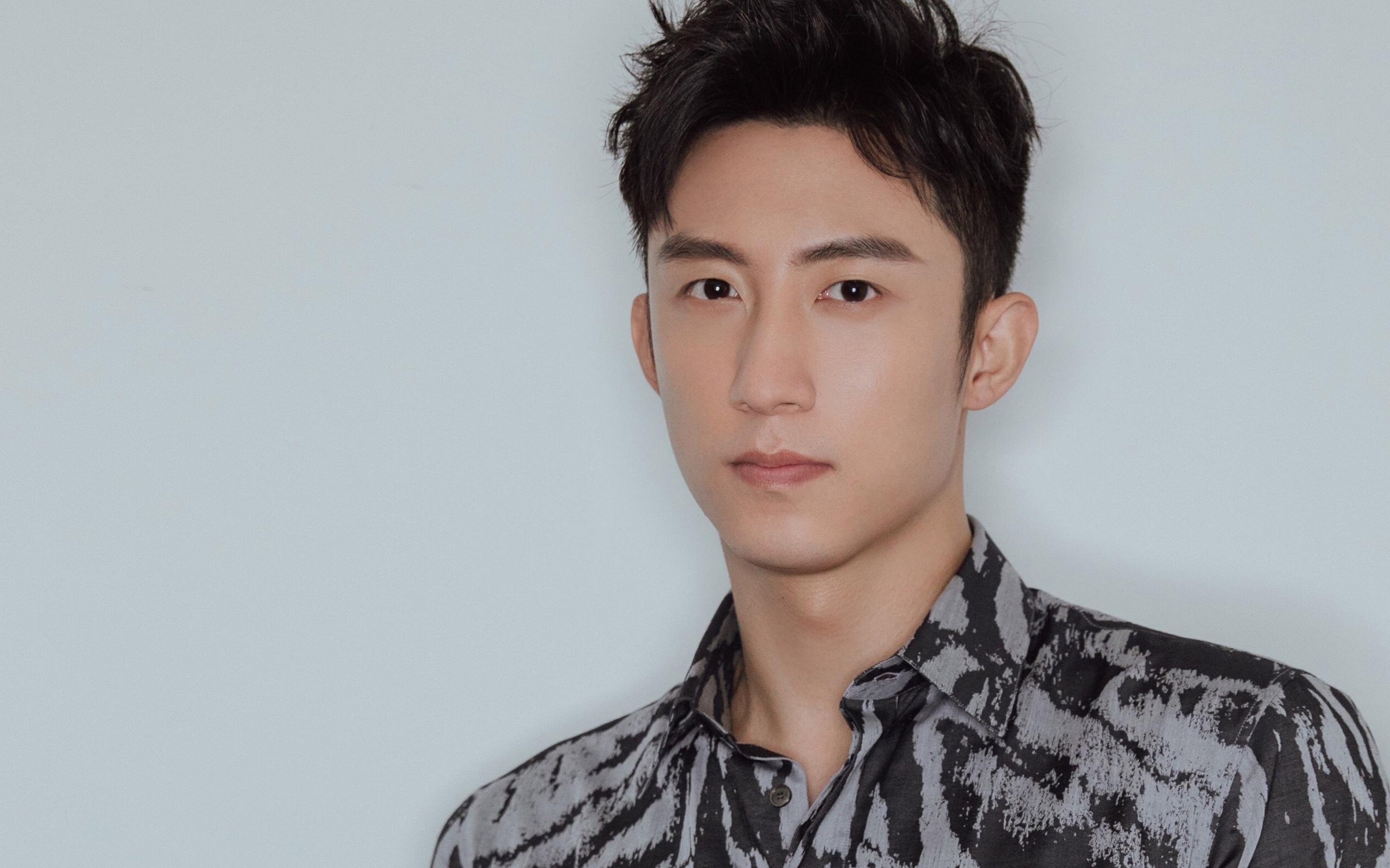 IM体育官方平台-街道赛之夜，马克西的冠军级表现如何改写F1格局