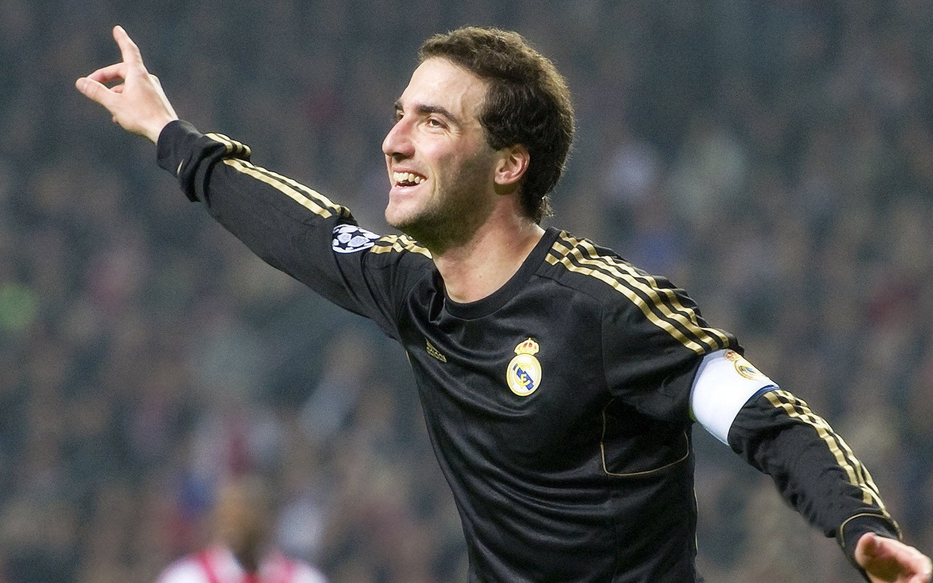 IM体育官方网-基米希生涯之夜闪耀全场，巴拉圭式战术碾压巴黎引热议